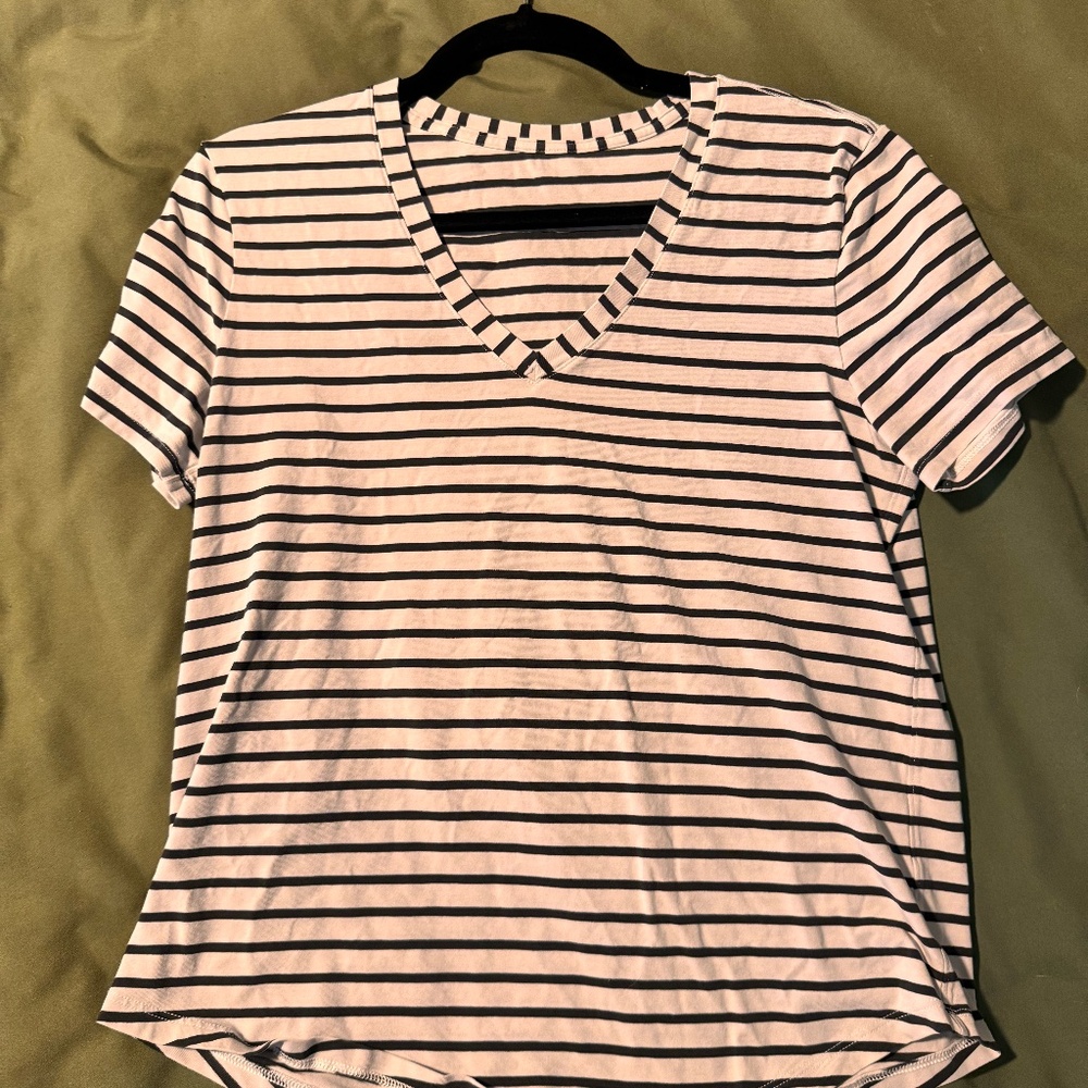 GUC - Lululemon Love Tee